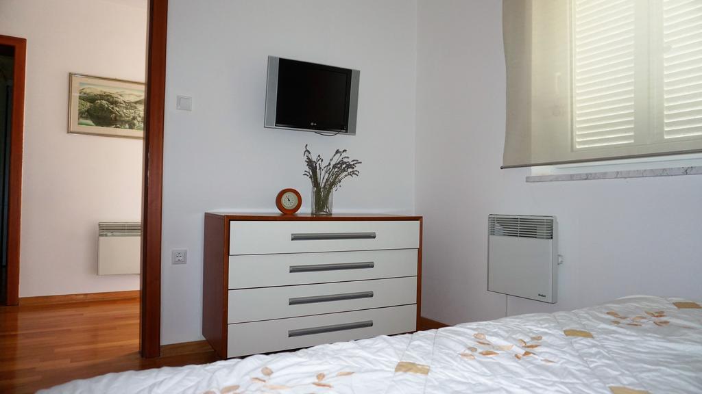 Apartmani Gaj Malinska Ngoại thất bức ảnh