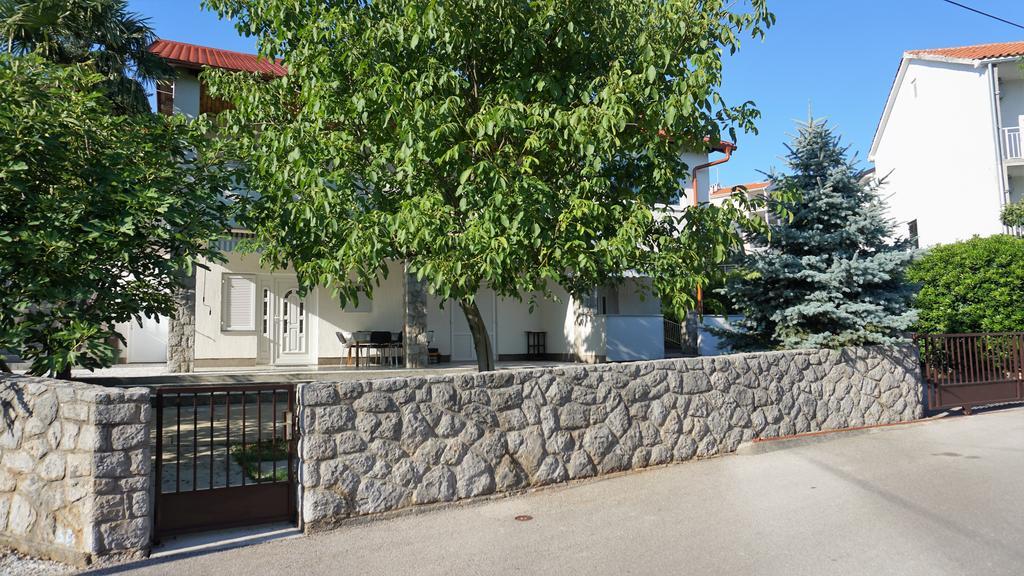 Apartmani Gaj Malinska Ngoại thất bức ảnh
