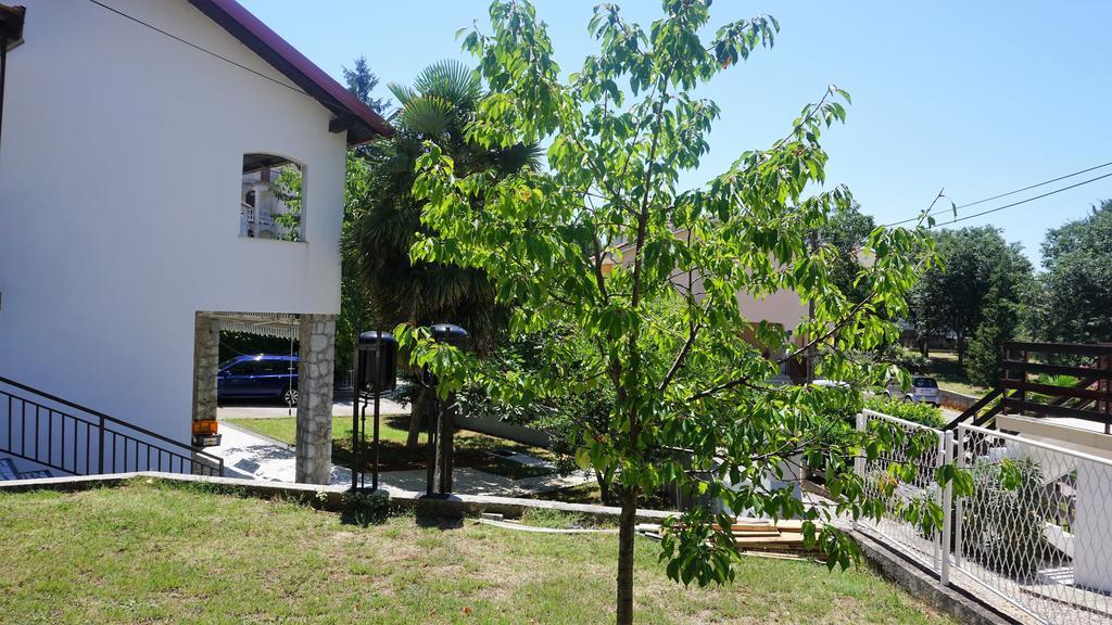 Apartmani Gaj Malinska Ngoại thất bức ảnh
