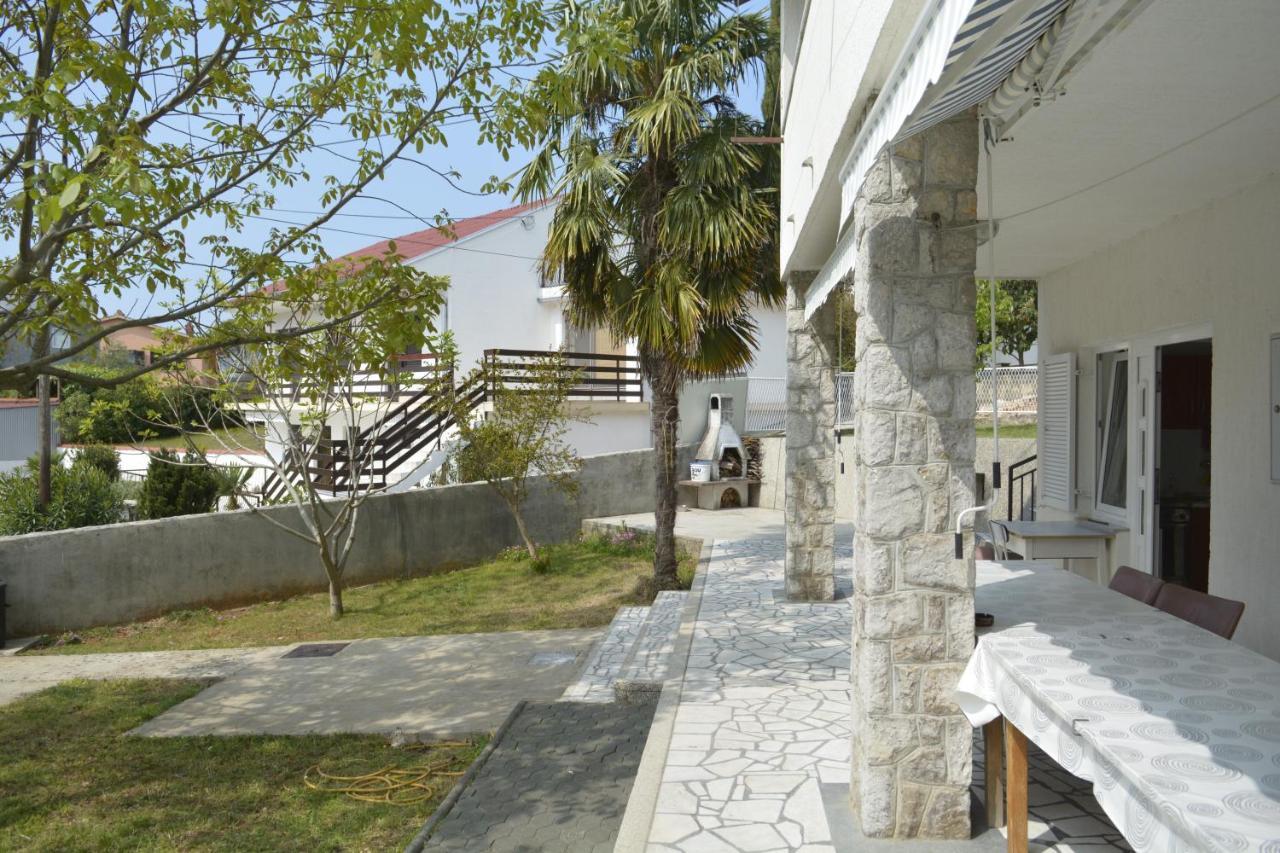 Apartmani Gaj Malinska Ngoại thất bức ảnh