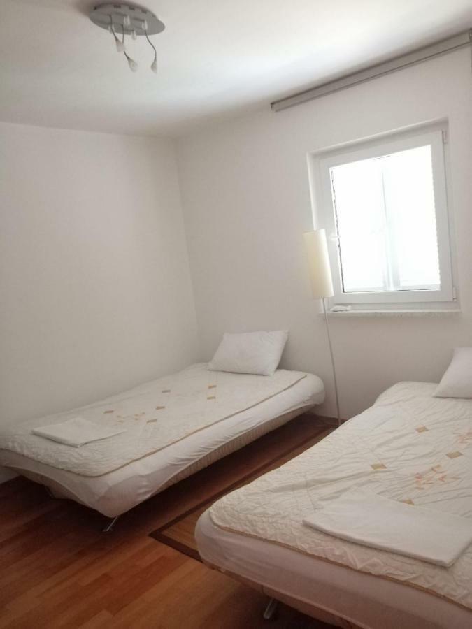 Apartmani Gaj Malinska Ngoại thất bức ảnh